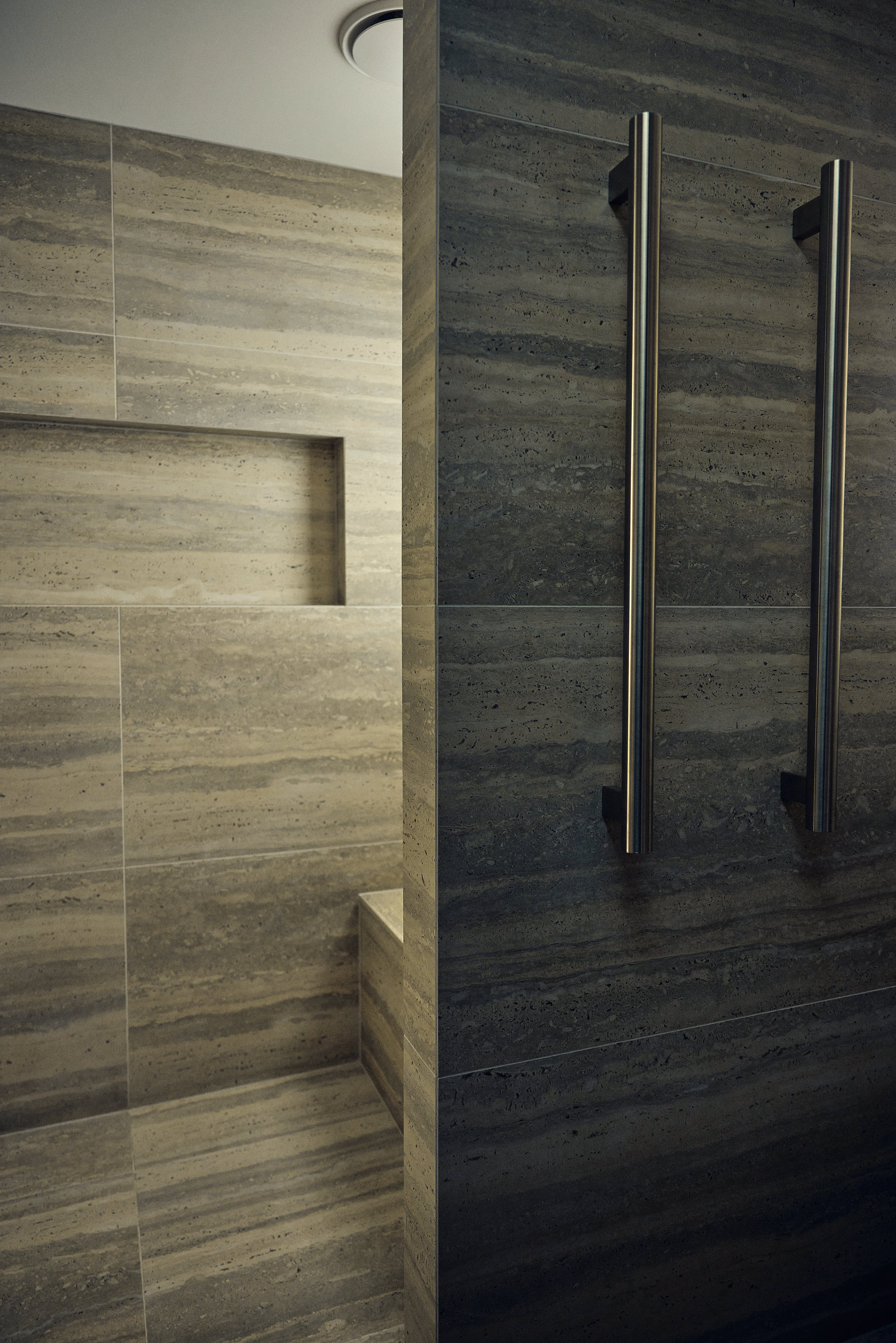 Palme Hus, shower lined in travertine