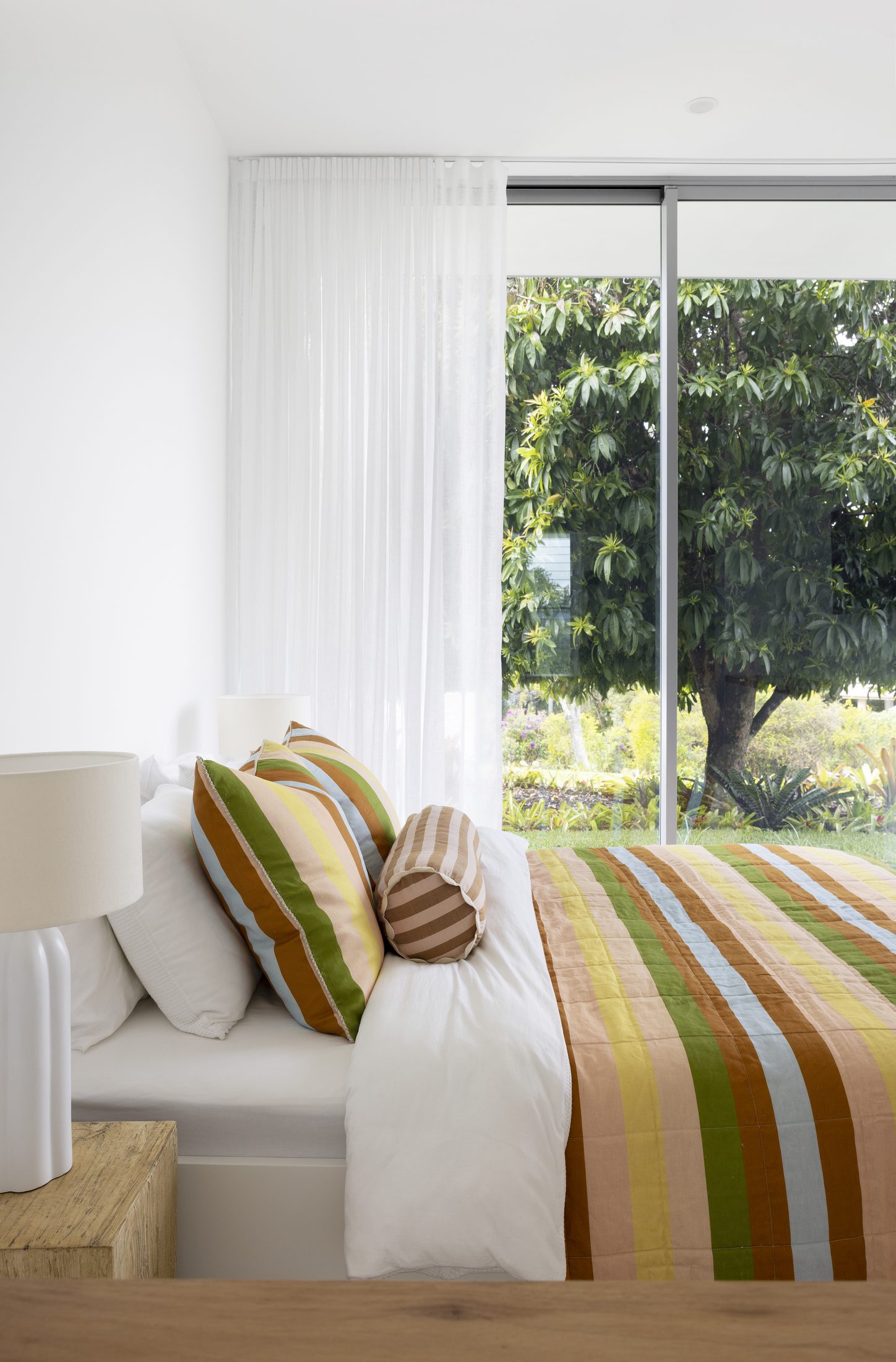 Bedroom with garden view, Skjul Hus